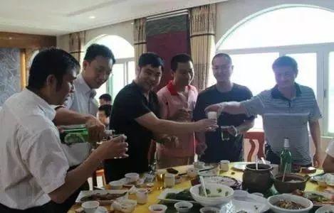 同事聚餐照片,共享美好时光”